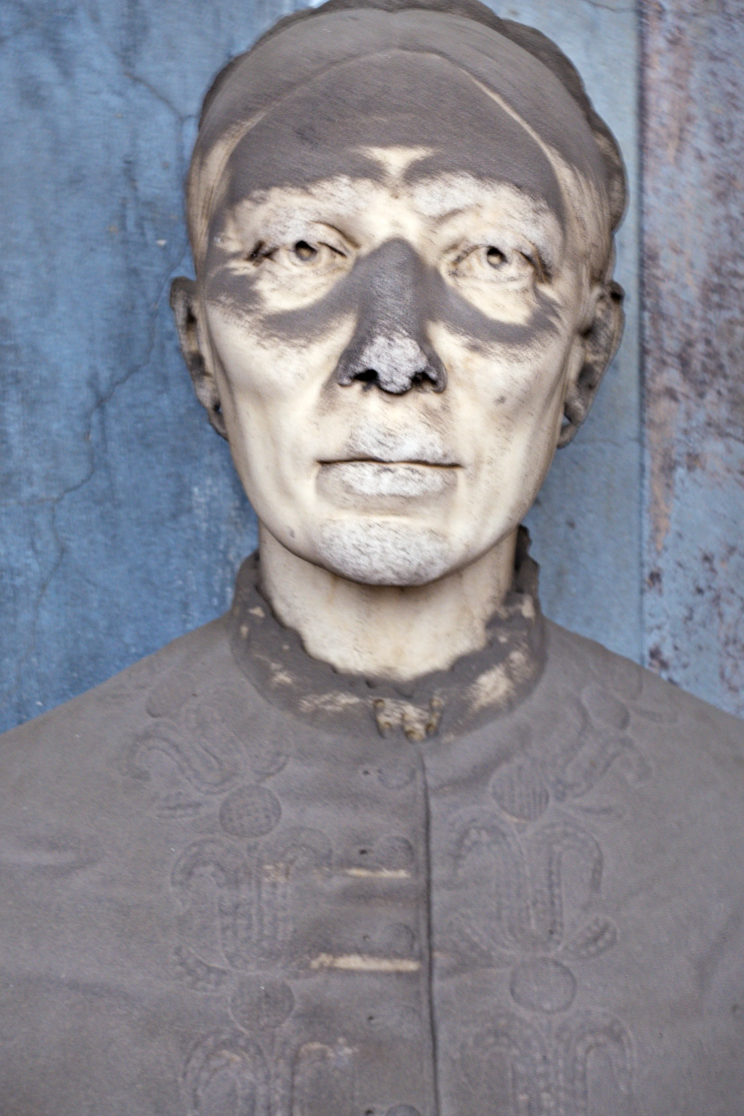 Bust, Cimmiterio Monumentale