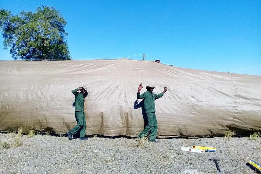 building the kraal.jpg