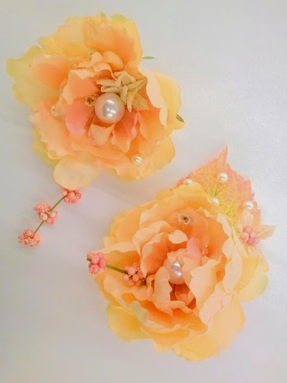The oversized pearl's in the center's of the flowers were fun and whimsical!