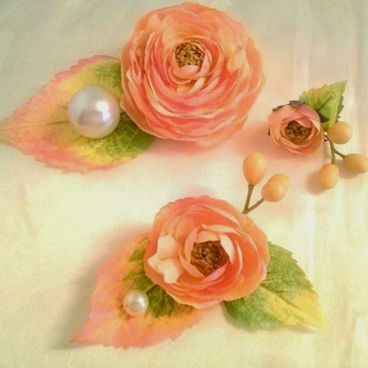 The small and tiny Ranunculus was for the Flower Girl's hair. The large Ranunculus was for the Flower Girl's waist! 