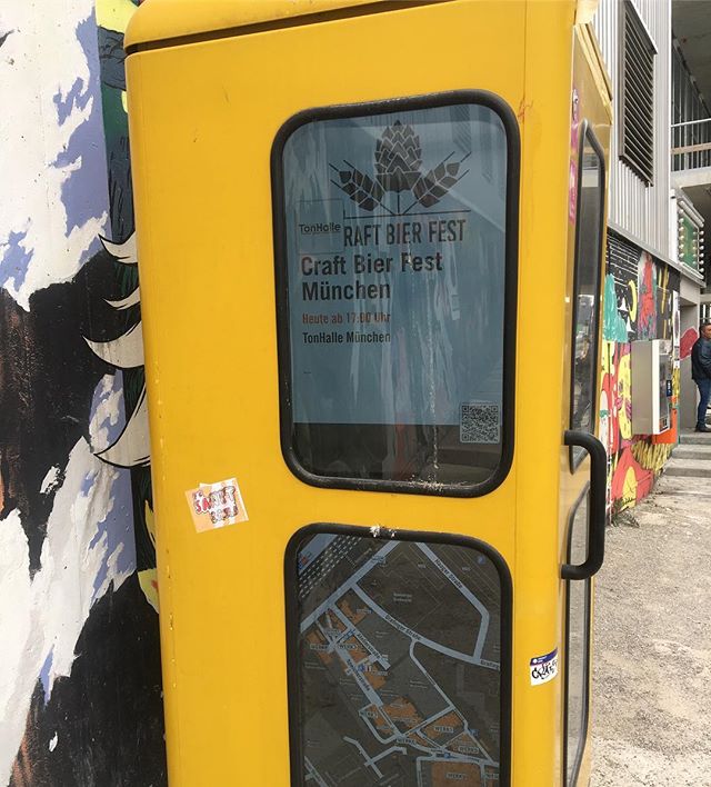 Sogar die Telefonzellen machen Werbung für uns! #craftbeer #muenchen #cbfm #craftbier #cbfm2019