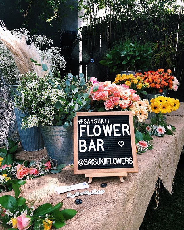 our #saysukiiflowerbar popped up with #flowercrown goodies for an unforgettable baby shower @ceo_of_fun_ 💕💚🌸🌿 :
:
interested in booking the bar? check availability at saysukii.com/events! 
#saysukiiflowers #miamiflorist #babyshower #bridalshower 