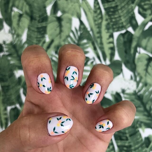 So many cute new backdrops in the nursery🥰💕 🌿 
#nailsbylindseyw #nails #gelpolish #shellac #naturalnails #naildesigns #nailart #freehandnailart #nailideas #gelish #notd #manicure #springnails #fruitnails #orangenails #peachnails #springnails