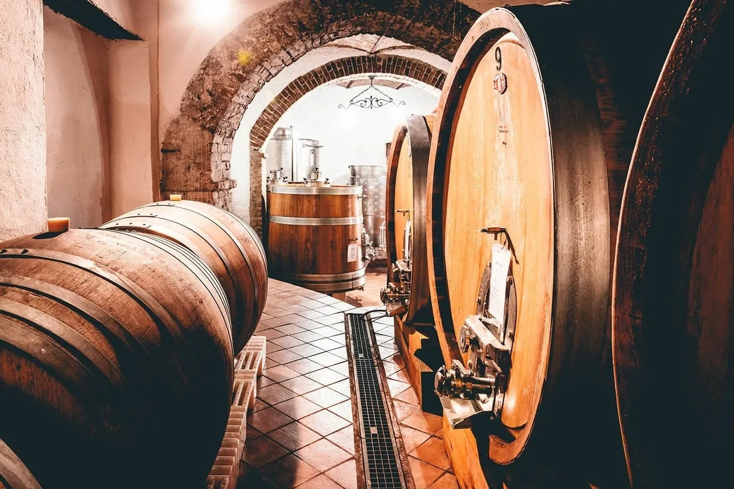 Baudana-Home-2-Cantina_Interno_Botti.jpeg
