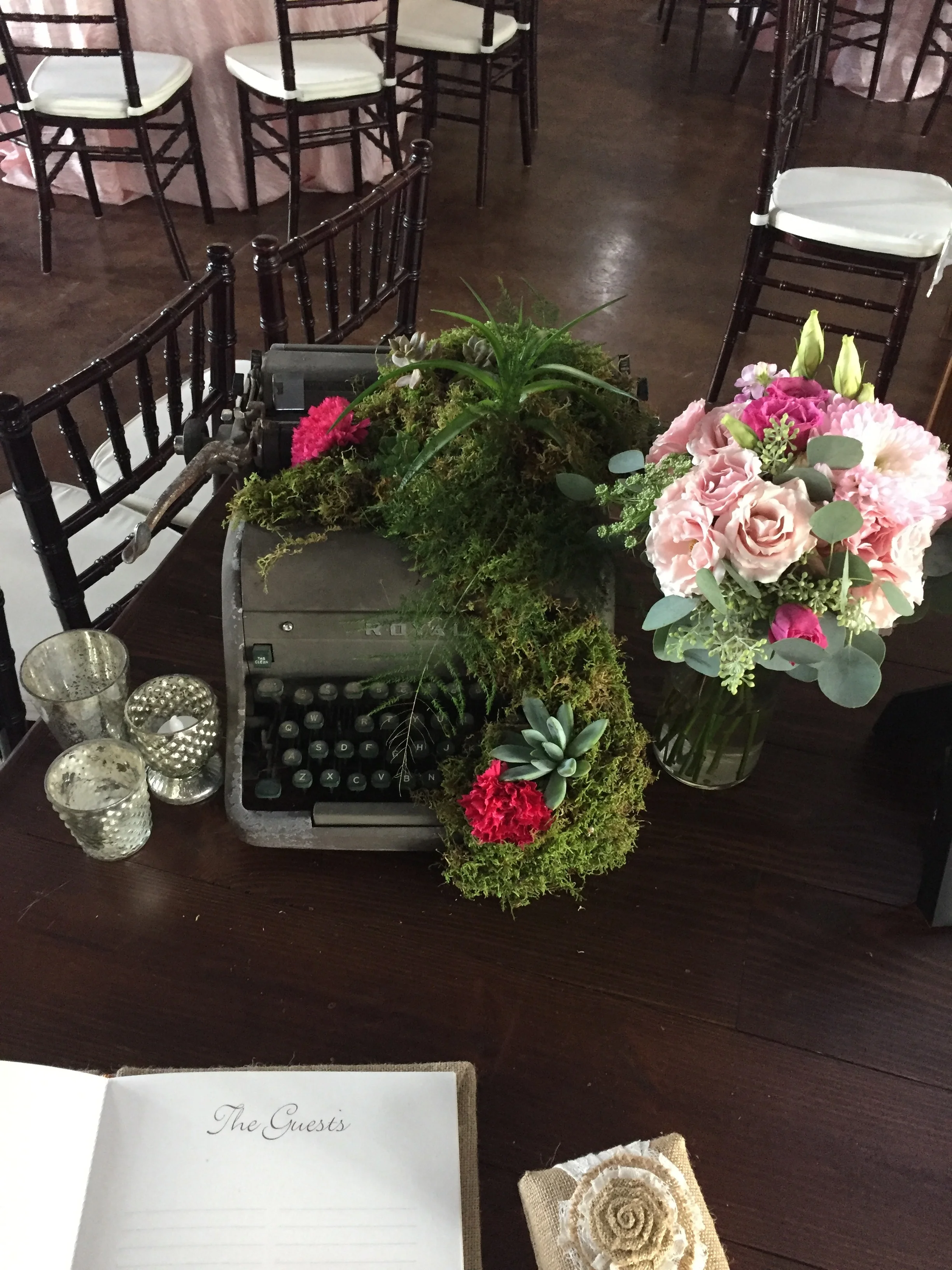 I am so in love with this typewriter and flowers! This just stole my heart as soon I saw the finished product!!