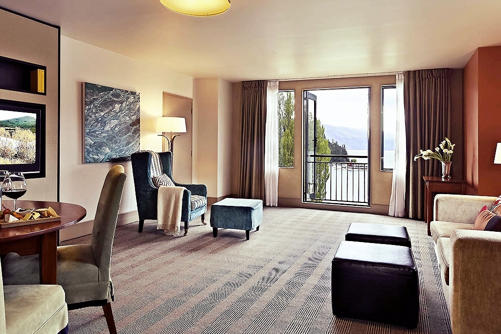 Lake View Suite.jpg