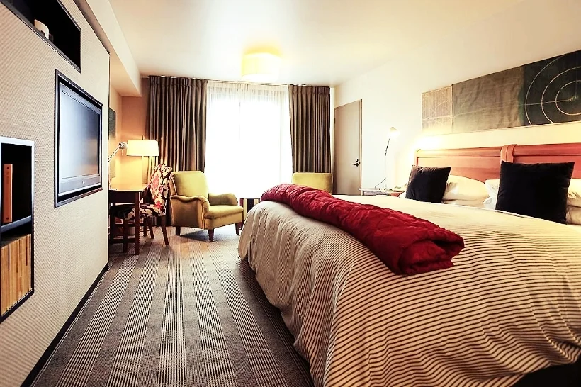 Guest Room.jpg