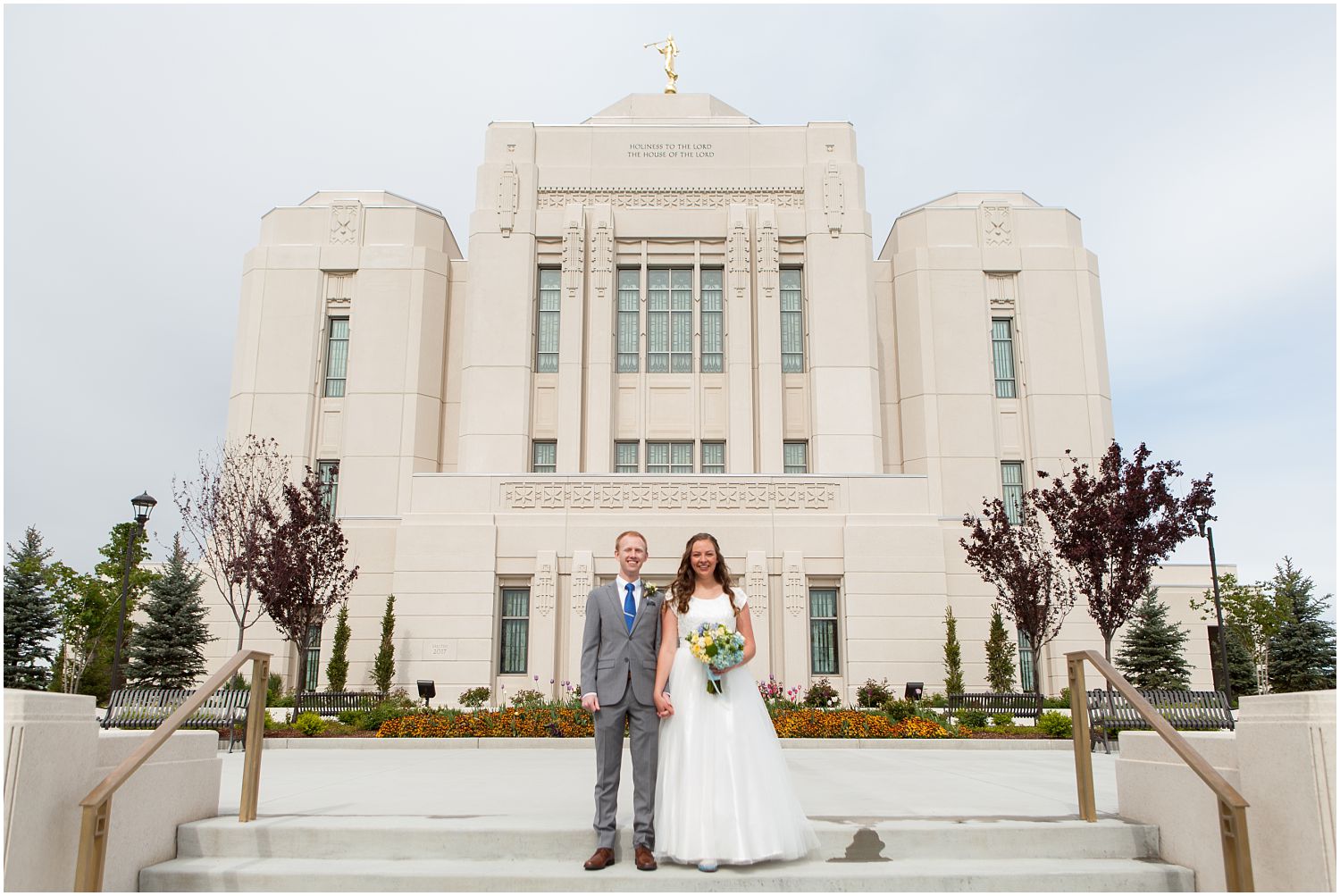 Wedding Photography_Meridian Idaho Temple_Boise Idaho_Spring_Tulips_Leah Southwick Photography_0007.jpg