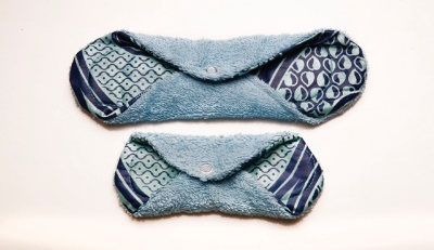 Large and mini cloth pads with press button to fasten. 1 of each in a pack. Various colours available.