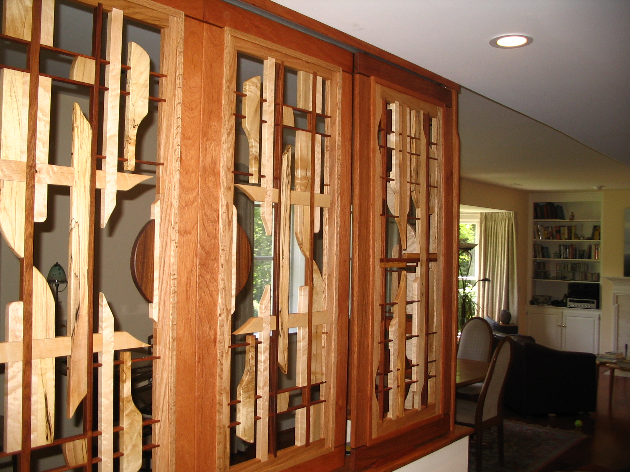 Sculptural Half Wall between Foyer and Kitchen