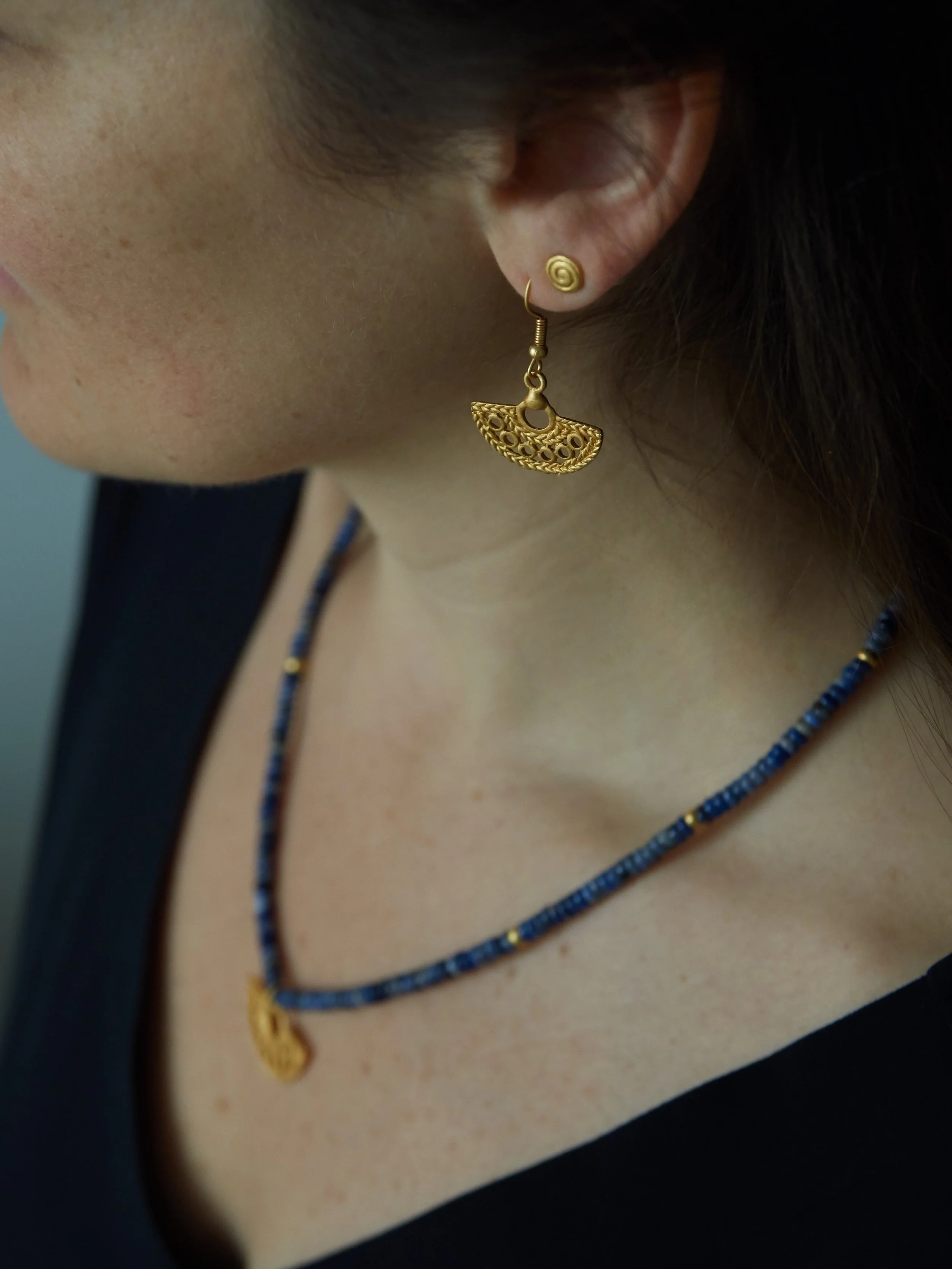 zenu-half-moon-sodalite-necklace-matching-earrings-galeria-eldorado-ambart-palma-mallorca.jpg