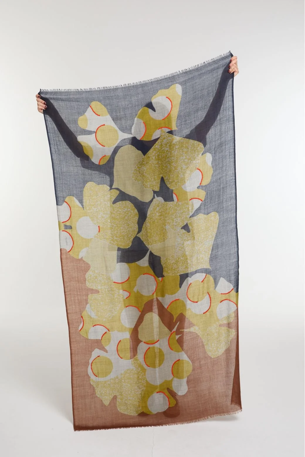 Soft wool embroidered scarf – Éternel navy rust by Mapoesie Paris. Graphic and poetic women’s accessory, elegant gift idea from Ambart Boutique in Palma de Mallorca.