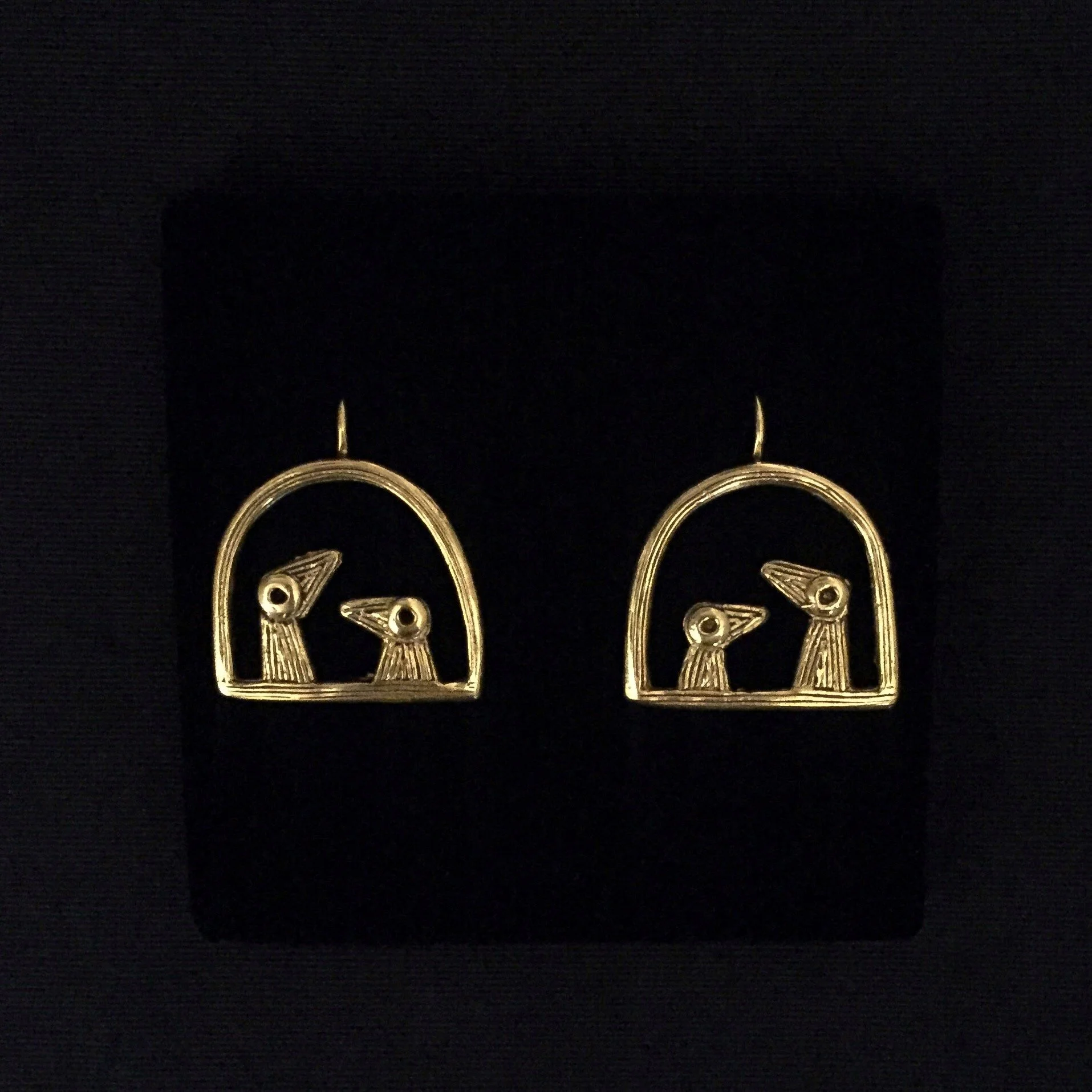 “Père et Fils” gold-plated bronze bird earrings by Elisabeth Riveiro, sculptural bird motif, front view