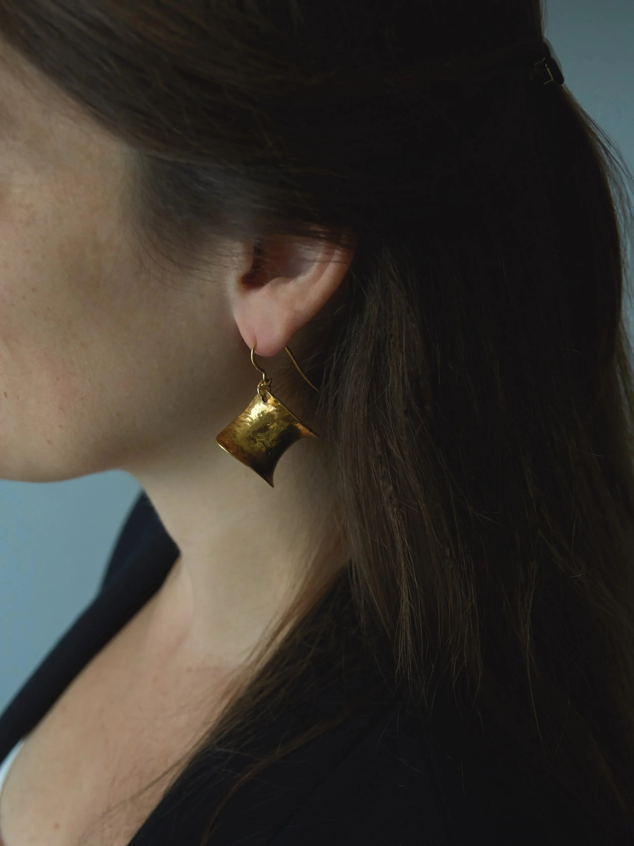 elisabeth-riveiro-petite-eole-gold-plated-bronze-earrings-worn-ambart-palma.jpg