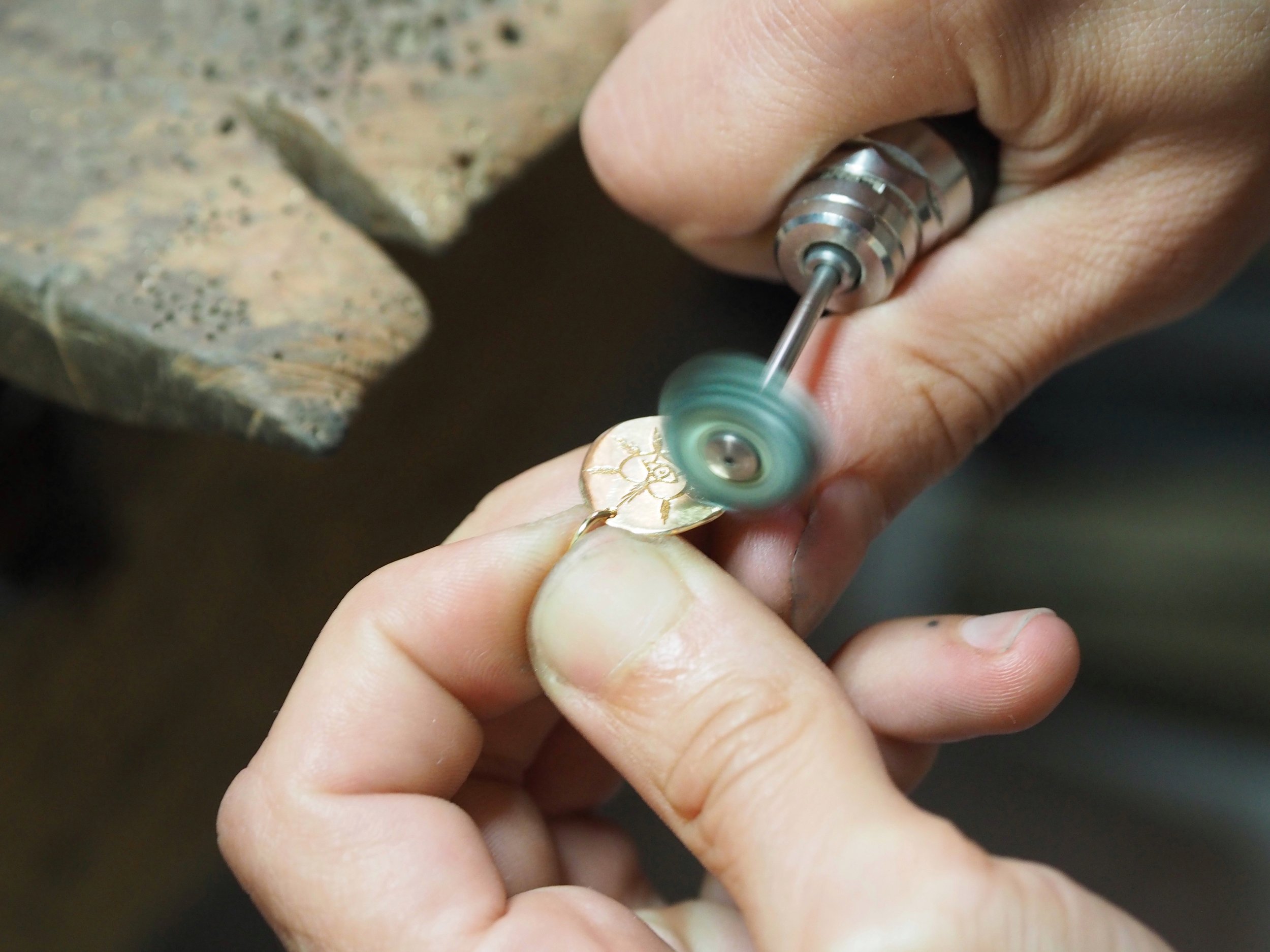 Medalla de oro personalizada - Joyas a medida Palma de Mallorca