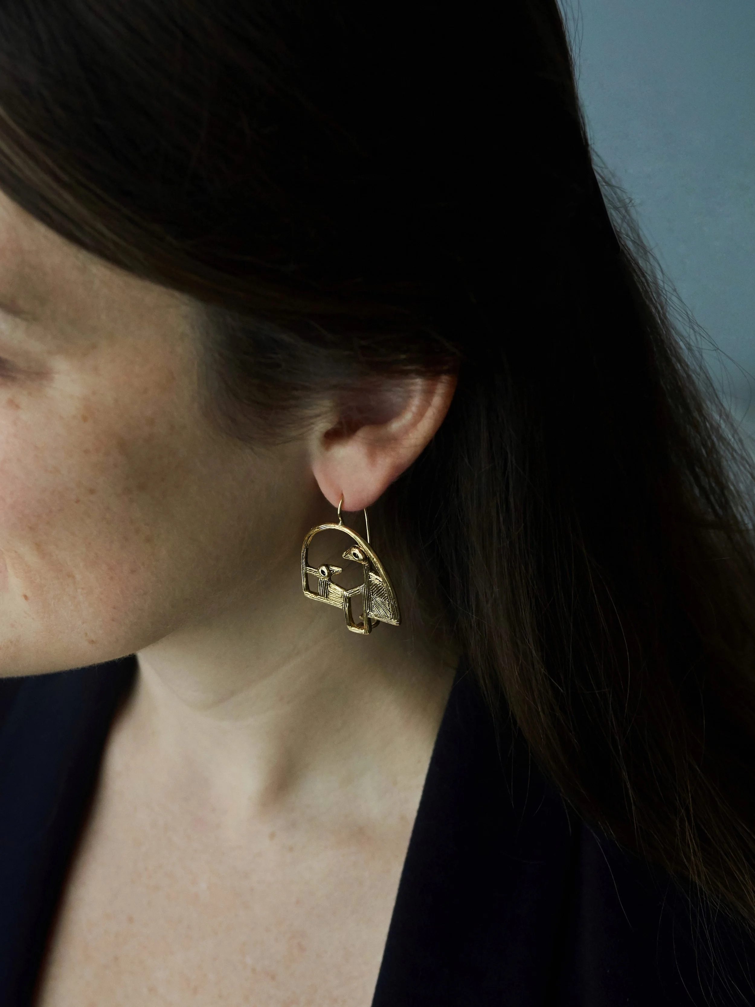 Elisabeth Riveiro BALANÇOIRE gold-plated bronze bird earrings worn, sculptural artisanal jewellery made in Paris using lost-wax casting, AMBART Palma Mallorca