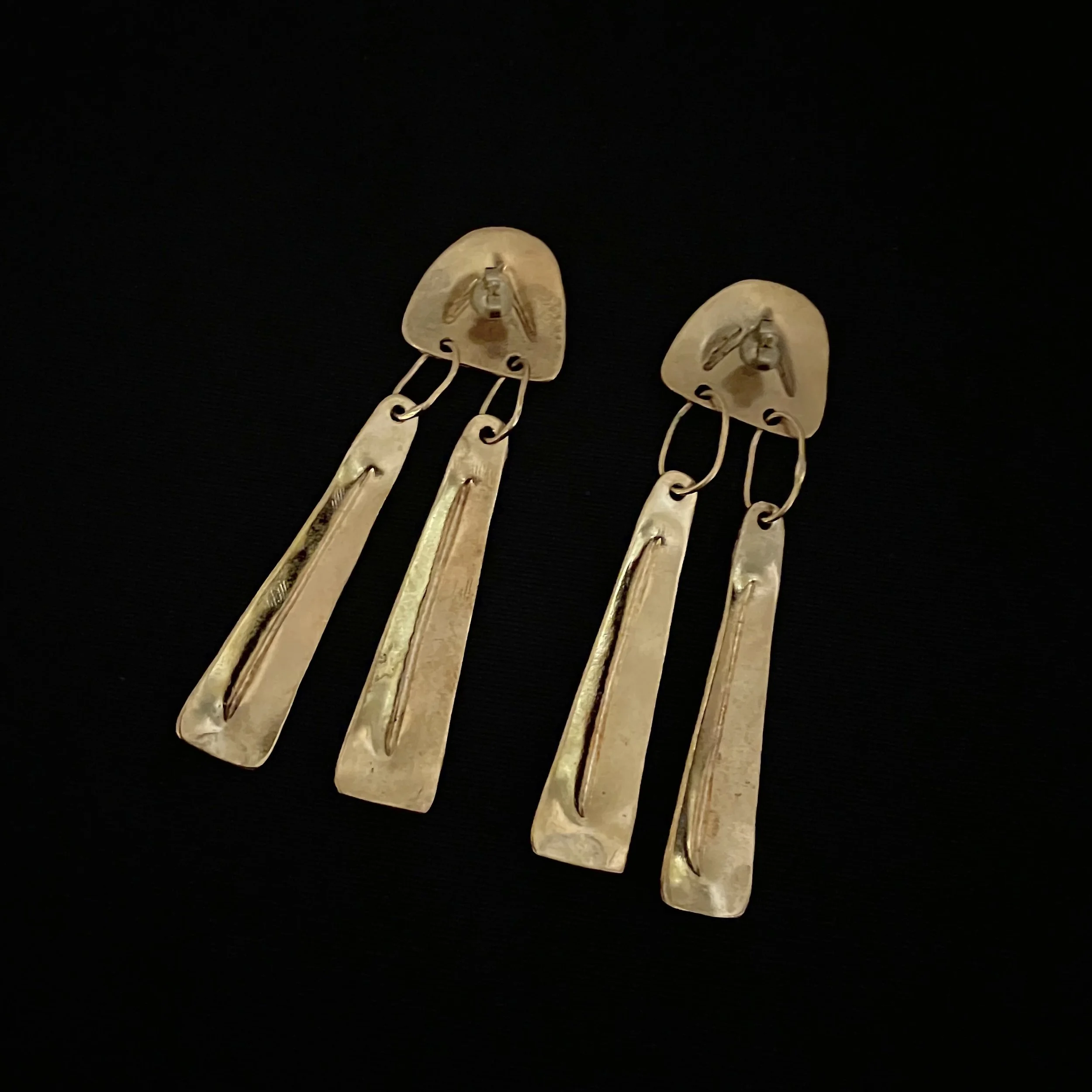 Back view of Elisabeth Riveiro Vénus earrings in gold-plated bronze, showing the stud fastening and handcrafted construction of the two articulated pendants.