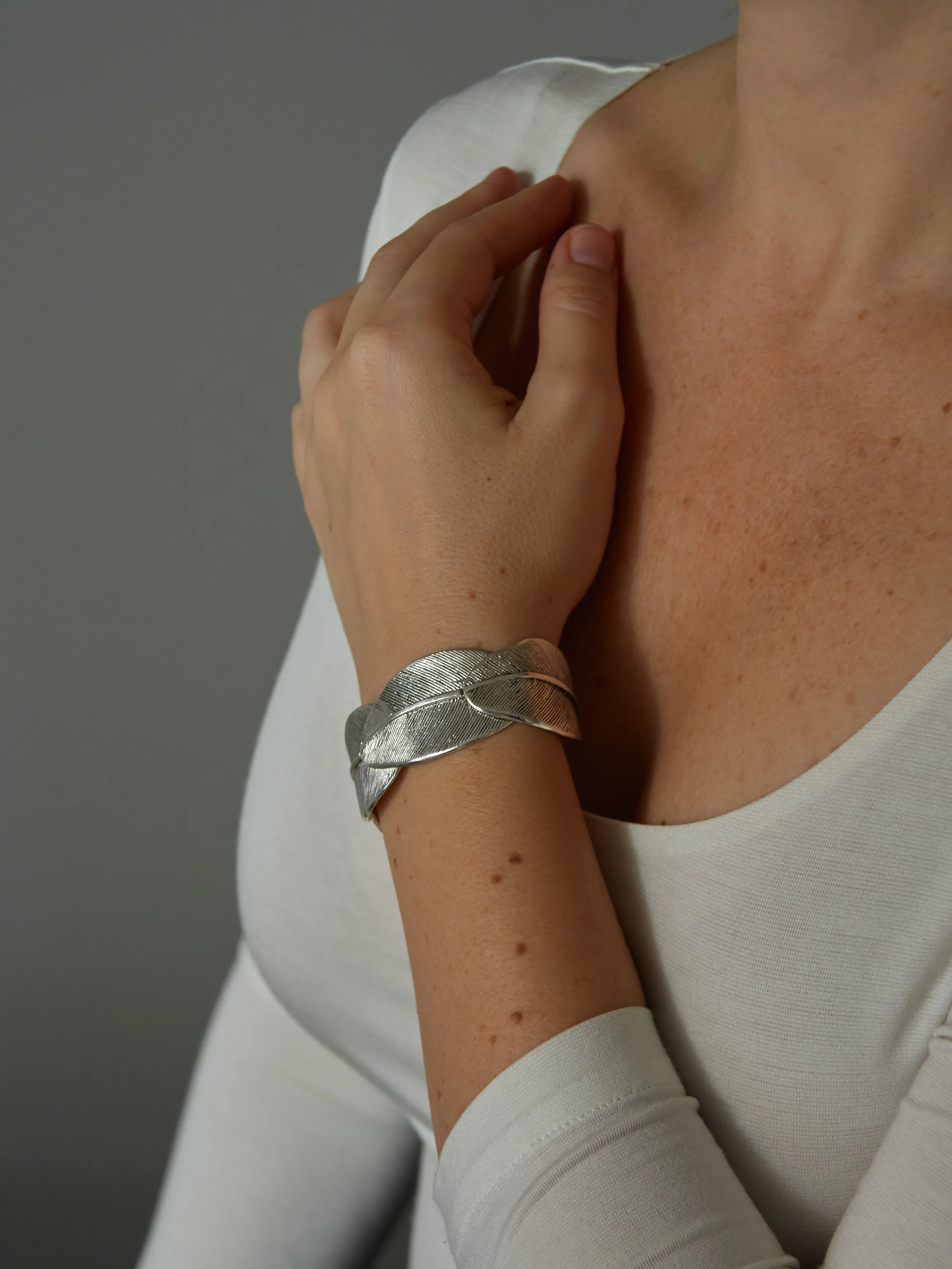 OLYMPE – Sculptural Leaf Cuff Bracelet