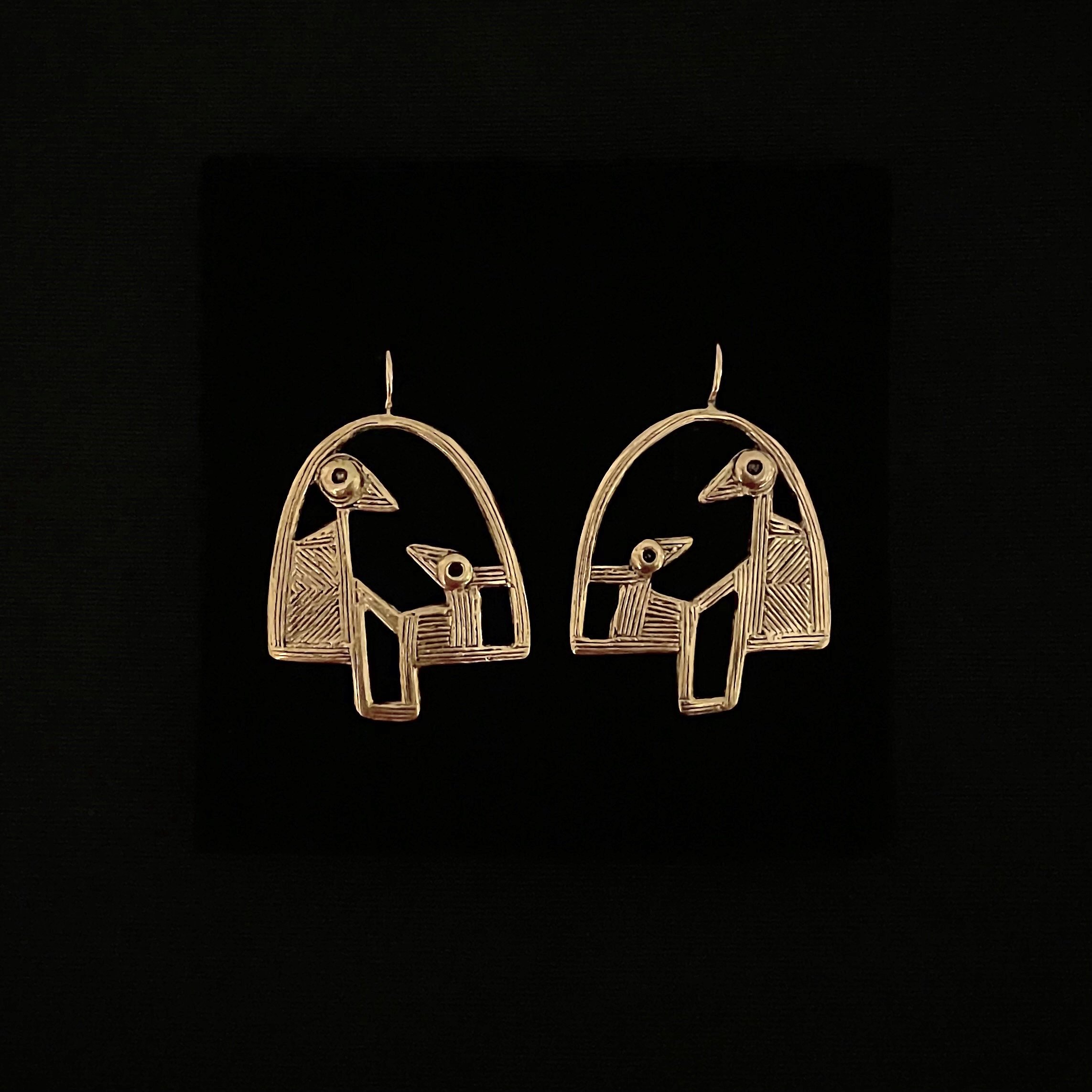 Elisabeth Riveiro BALANÇOIRE bird earrings in gold-plated bronze front view, sculptural lost-wax jewellery handcrafted in Paris, available at AMBART Palma