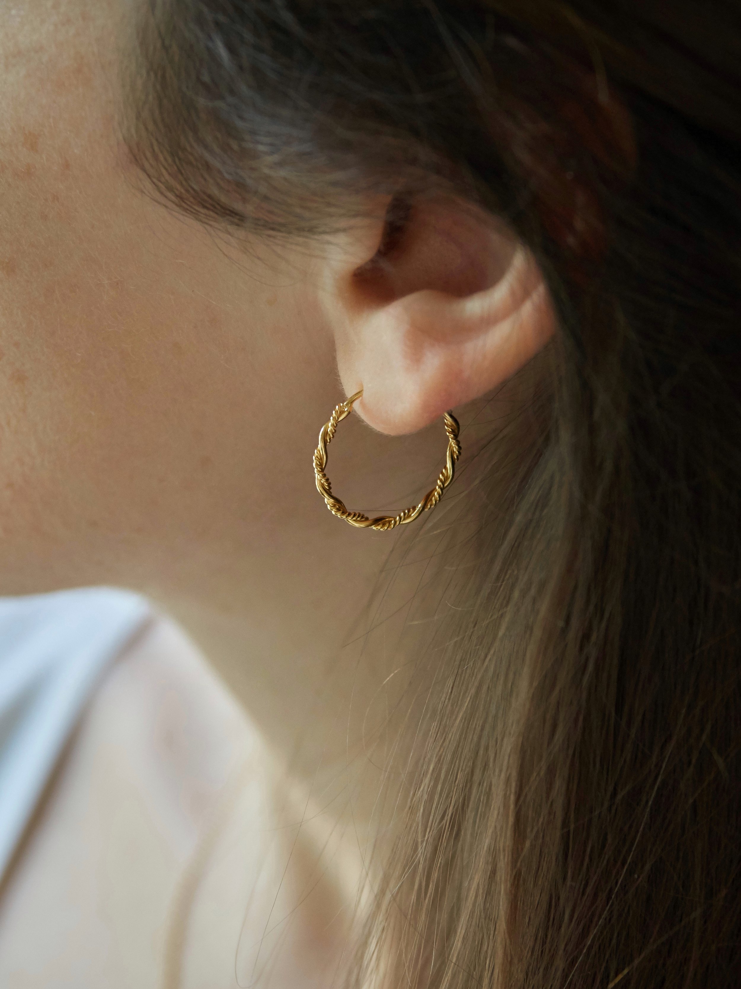 Wildstone Paris - MANDALA Hoop Earrings in 24k Gold Vermeil - Twisted Design - 2cm Diameter - Designer Jewelry at AMBART, Palma de Mallorca