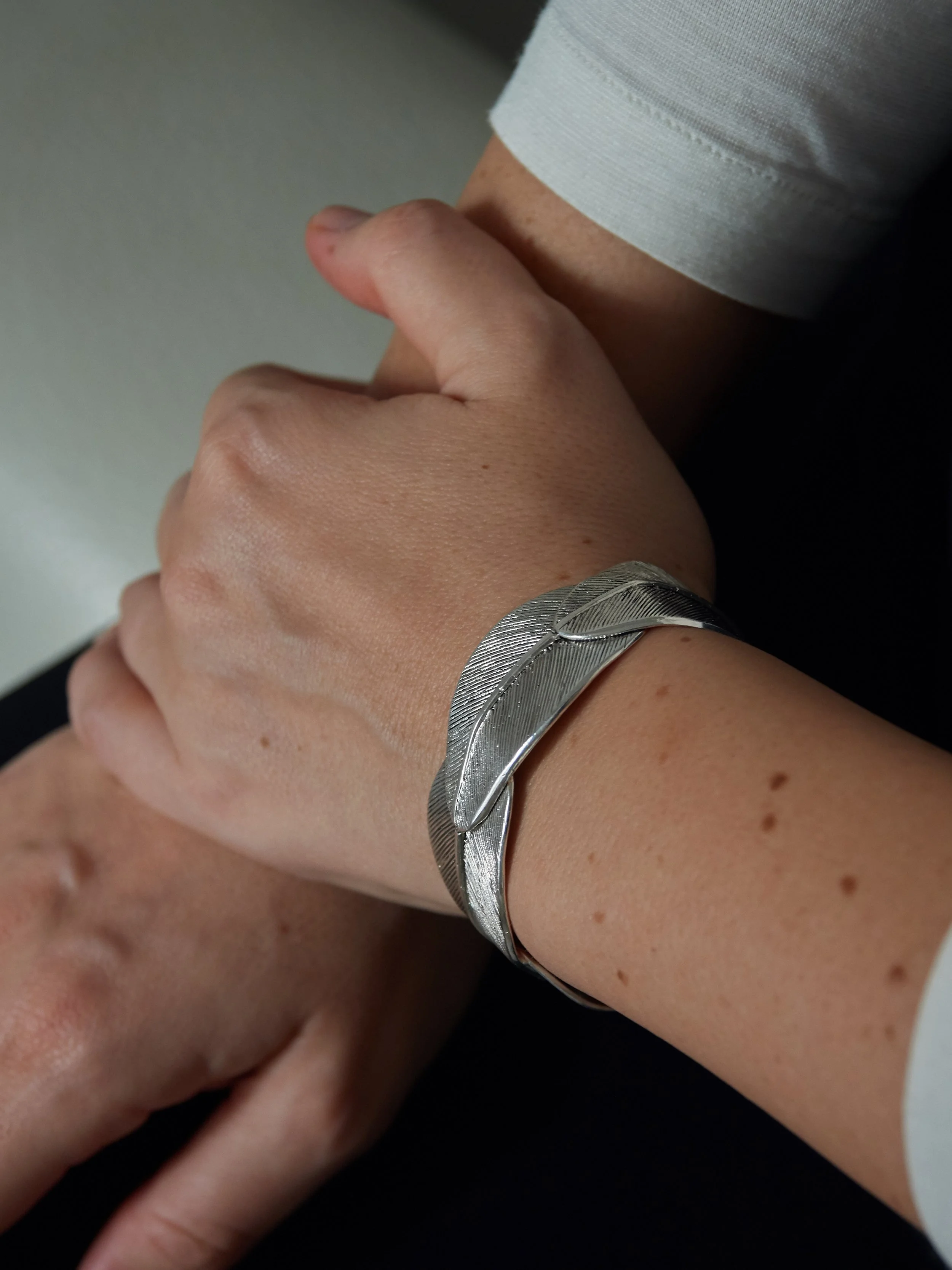 Close-up of the Olympe sculptural cuff bracelet by Elisabeth Riveiro, crafted in silver-plated bronze.