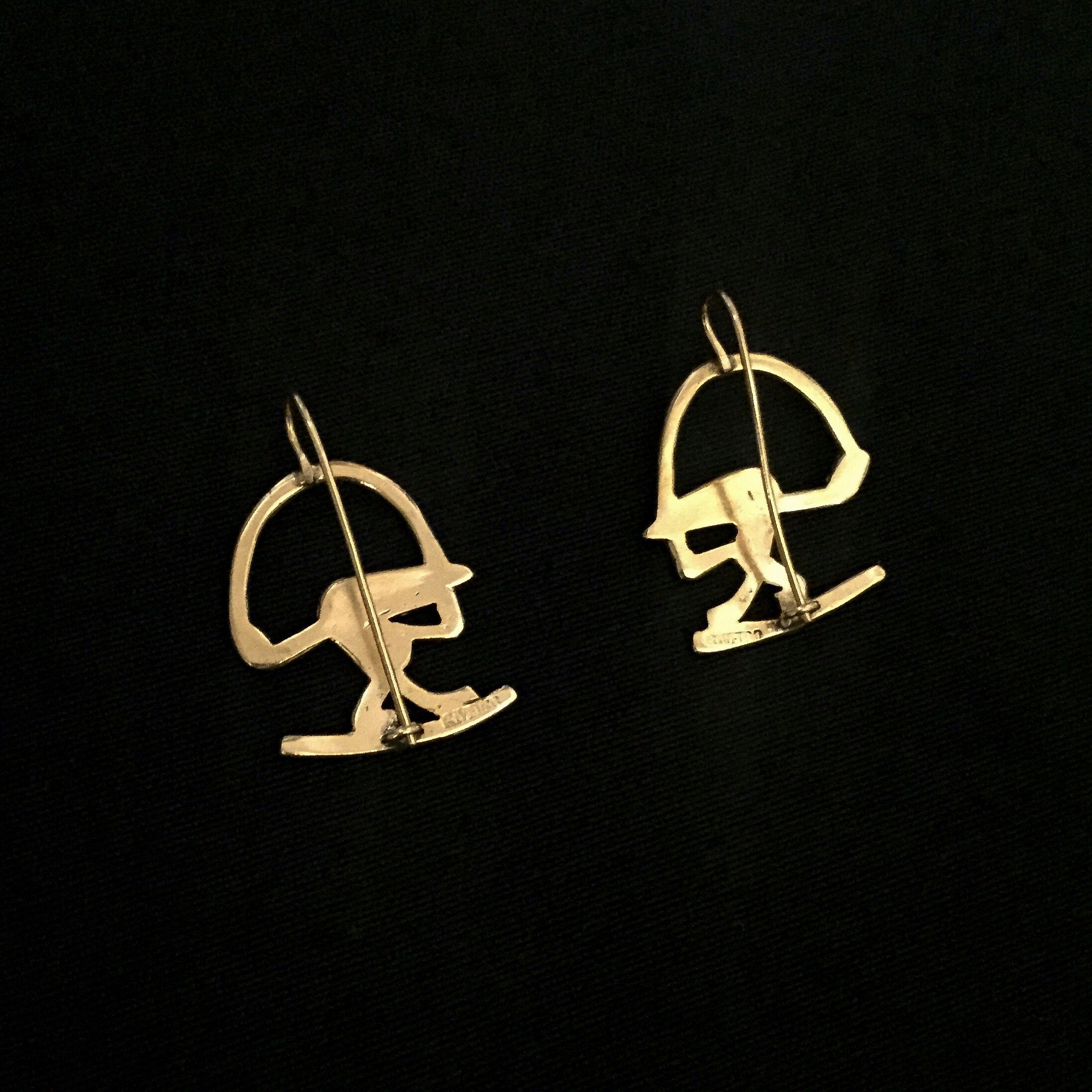 Back view of Cordeli bird earrings in gold-plated bronze by Elisabeth Riveiro, handcrafted Paris workshop.