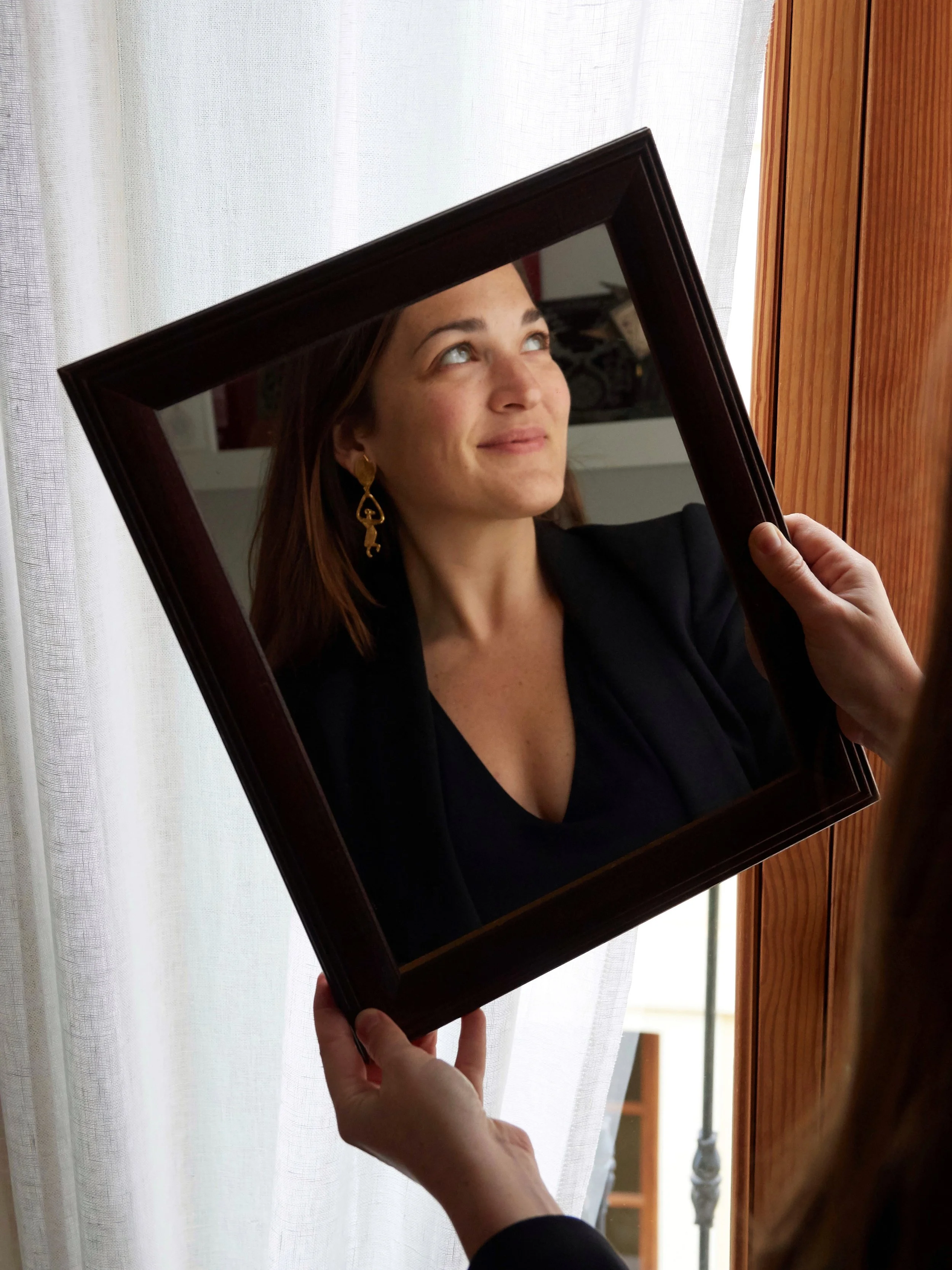 elisabeth-riveiro-isadora-long-dancing-bird-earrings-worn-portrait-ambart-palma-mallorca.jpg