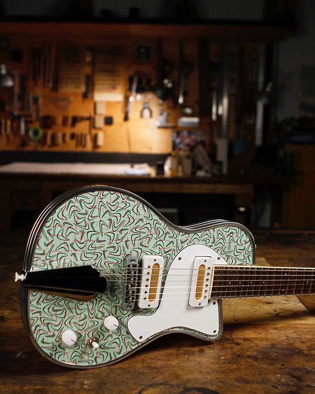 Happy Monday 🙌🏼 Here&rsquo;s a recent shop shot of the sea foam green Ozark initially assembled for the @holygrailguitarshow - Reclaimed Douglas fir body (with boomerang pattern Formica top), sinker maple neck, roasted maple fingerboard, loaded wit