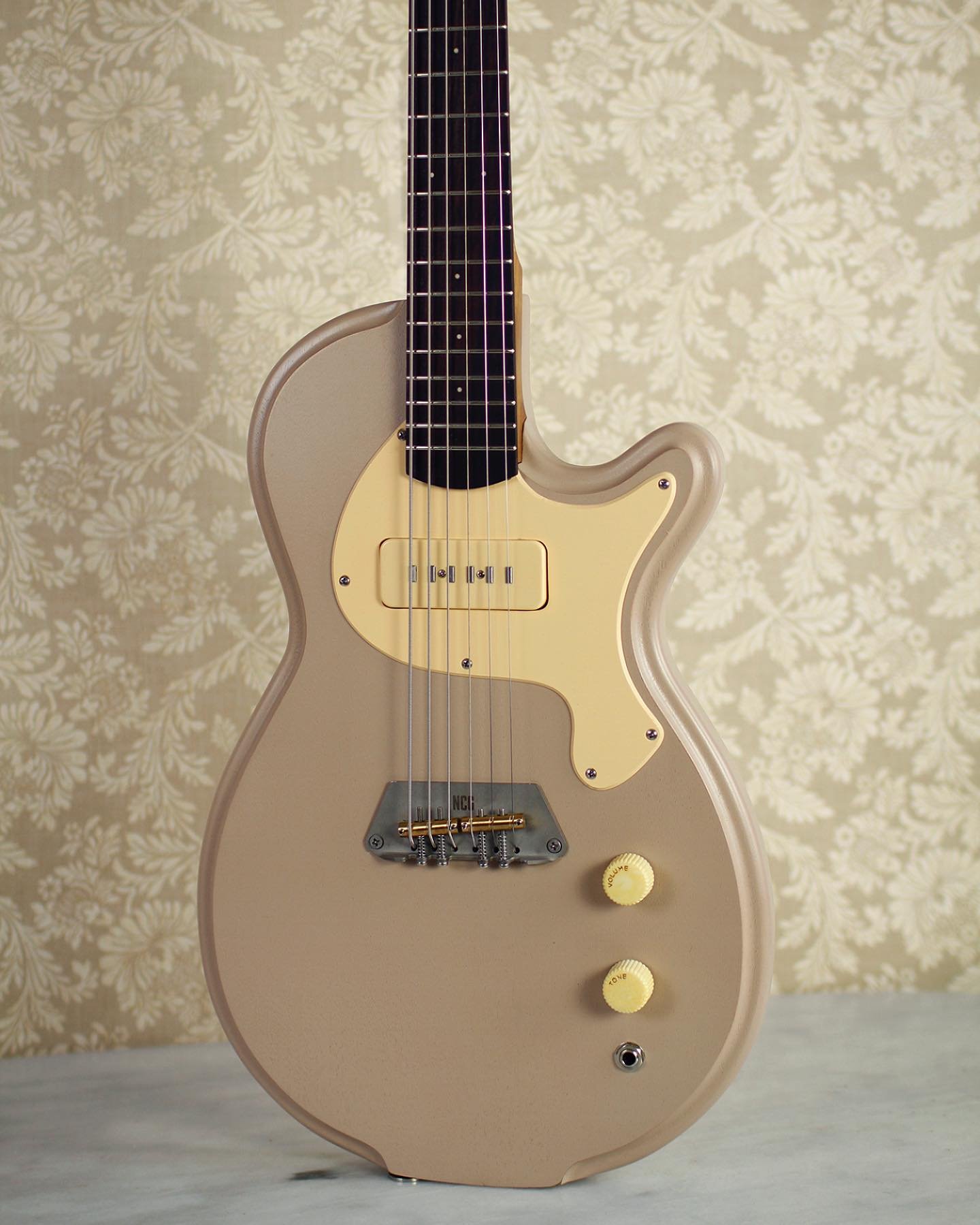Here&rsquo;s a Pinto model finished earlier this year that somehow slipped through the cracks! Taupe milk paint over an okoume body, with a roasted maple neck and rosewood fingerboard. This is a 24.75&rdquo; scale guitar strung with a honking 13-64 s