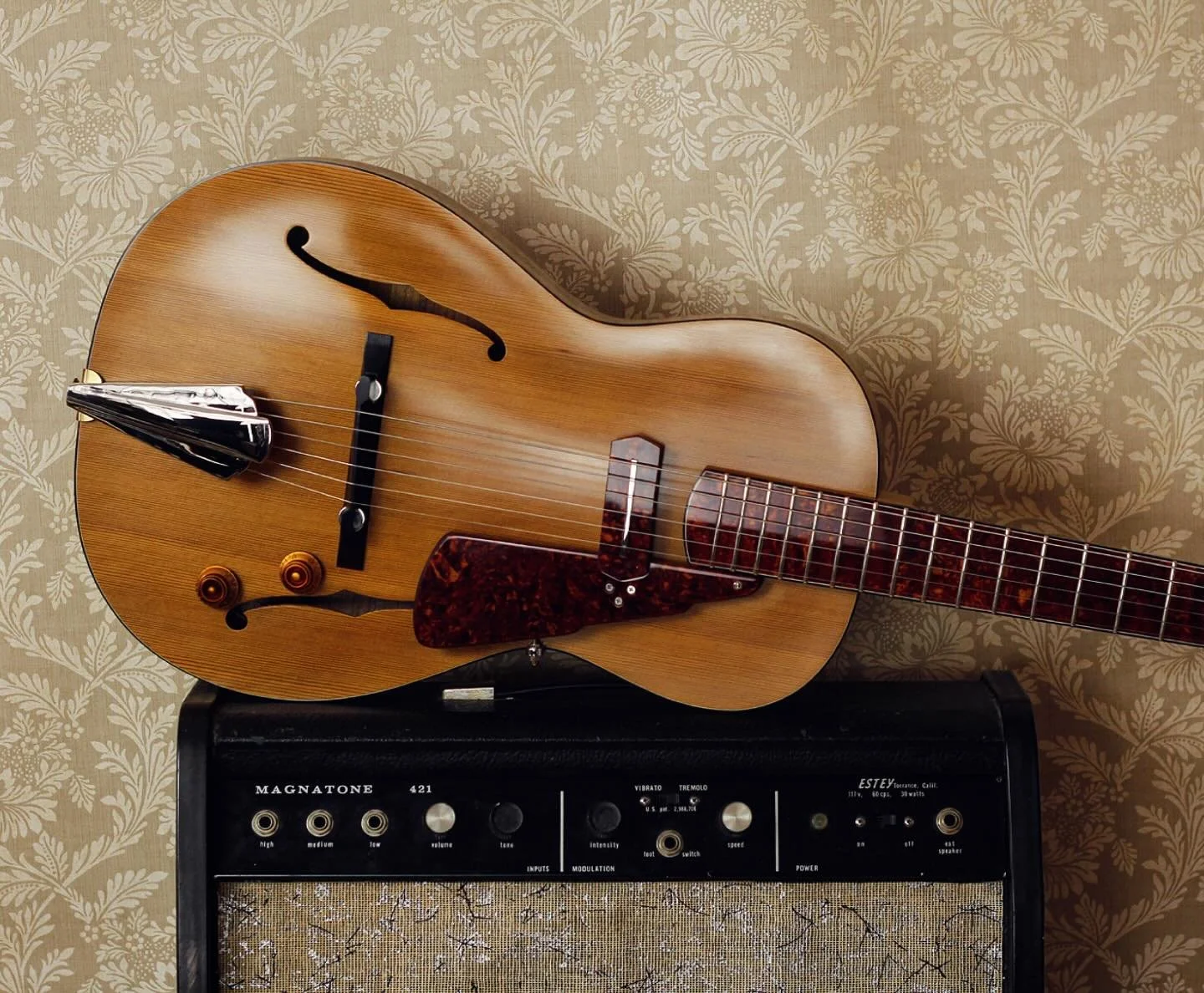 Here&rsquo;s another recently completed Rosetta M2 &mdash; this one is a super-thin (1.65&rdquo;) fully hollow archtop with a cedar top and figured Bastogne walnut back and sides.
 
The instrument is special in many ways, including an all-tortoise fi