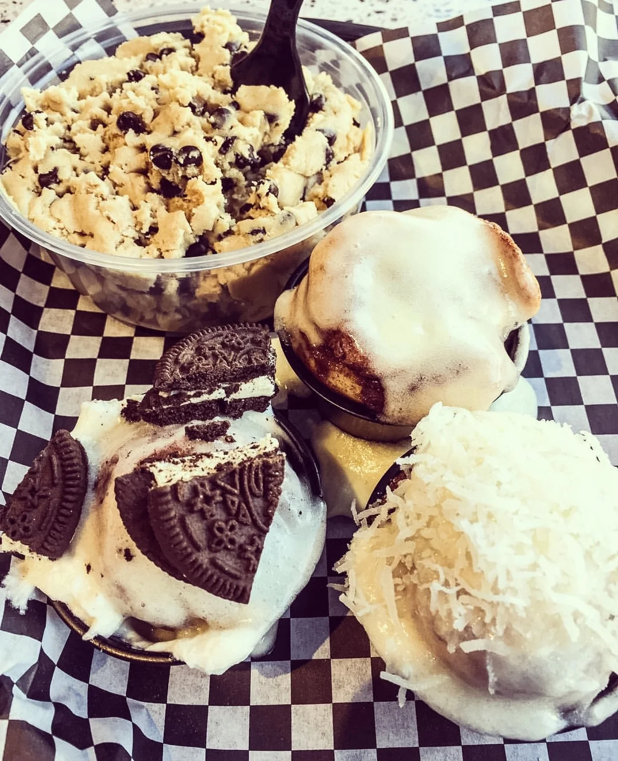 Cinnaholic custom gourmet vegan cinnamon buns
