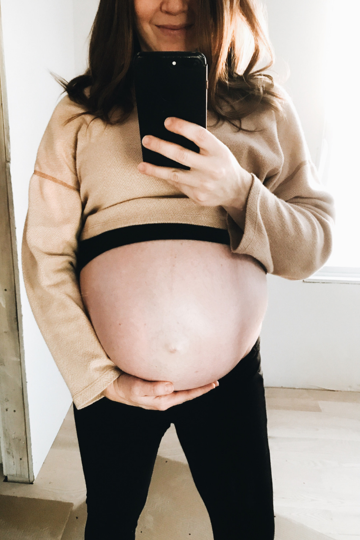 Must-Do Pregnancy Bump Photos Ideas — First Thyme Mom