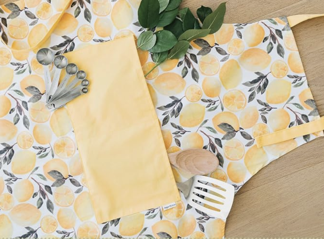 best games for wedding showers. Wedding shower games. Apron memory shower game.
