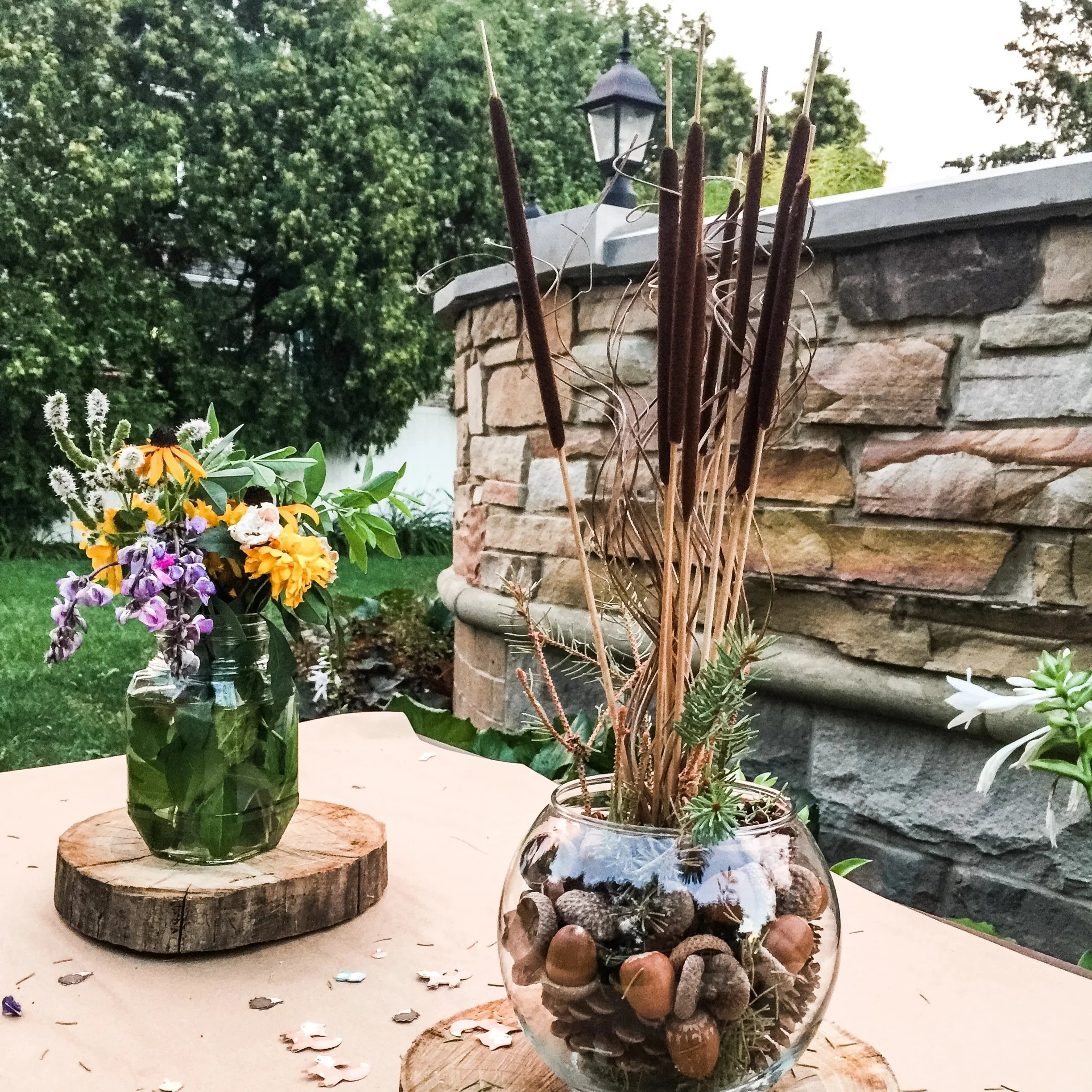 How to use tree trunk slices to create beautiful centerpieces for your woodland themed birthday party.