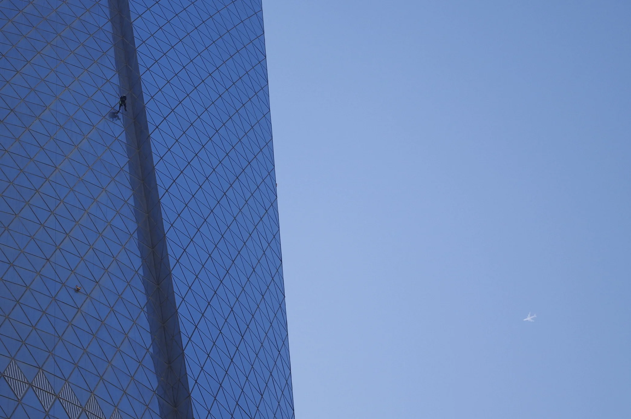 20140509-window washer al bidda plane.jpg