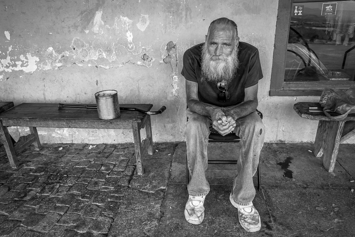 © Ayash Basu. Dr. Dough getting ready for a liquid therapy session in August 2016. I had the opportunity to meet him one more time before his unfortunate passing away in 2017.