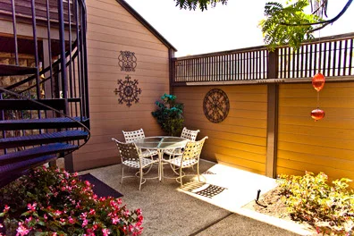 rachel-rabinor-bankers-hill-psychotherapy-office-patio.jpg