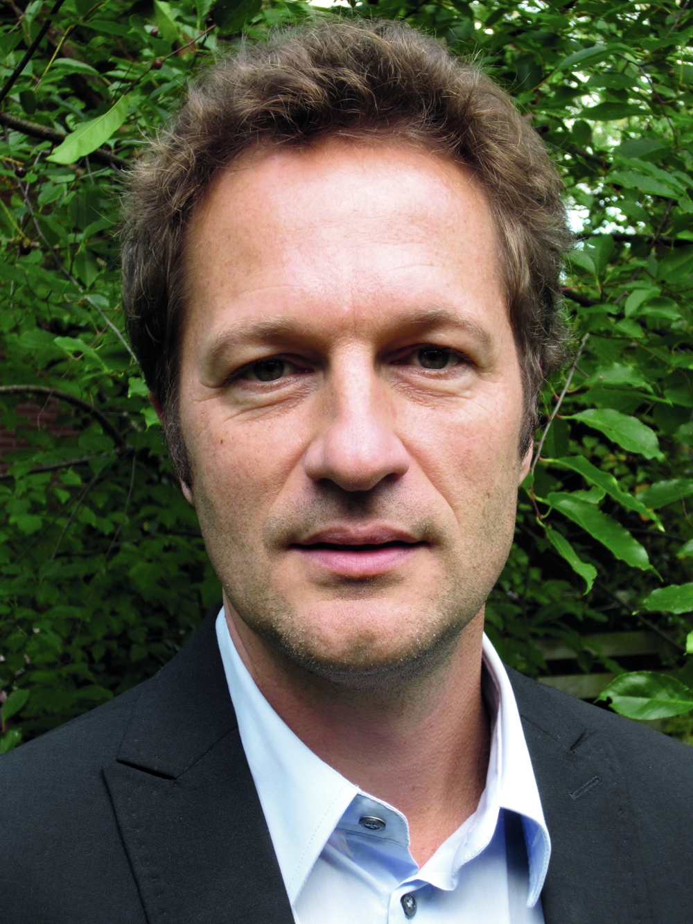 Rogier Hoenders Psychiater, senior-onderzoeker, oprichter en manager behandelzaken Centrum Integrale Psychiatrie (CIP), deelopleider volwassenenpsychiatrie en docent psychotherapie.