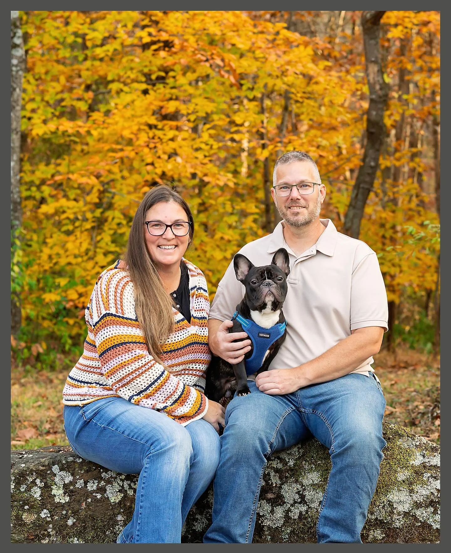 It&rsquo;s good to get in front of the camera once in a while, especially with your loved ones in the beautiful fall colors!
I still have 2 openings this coming week while there&rsquo;s still some leaves on the trees! DM me if you&rsquo;re interested