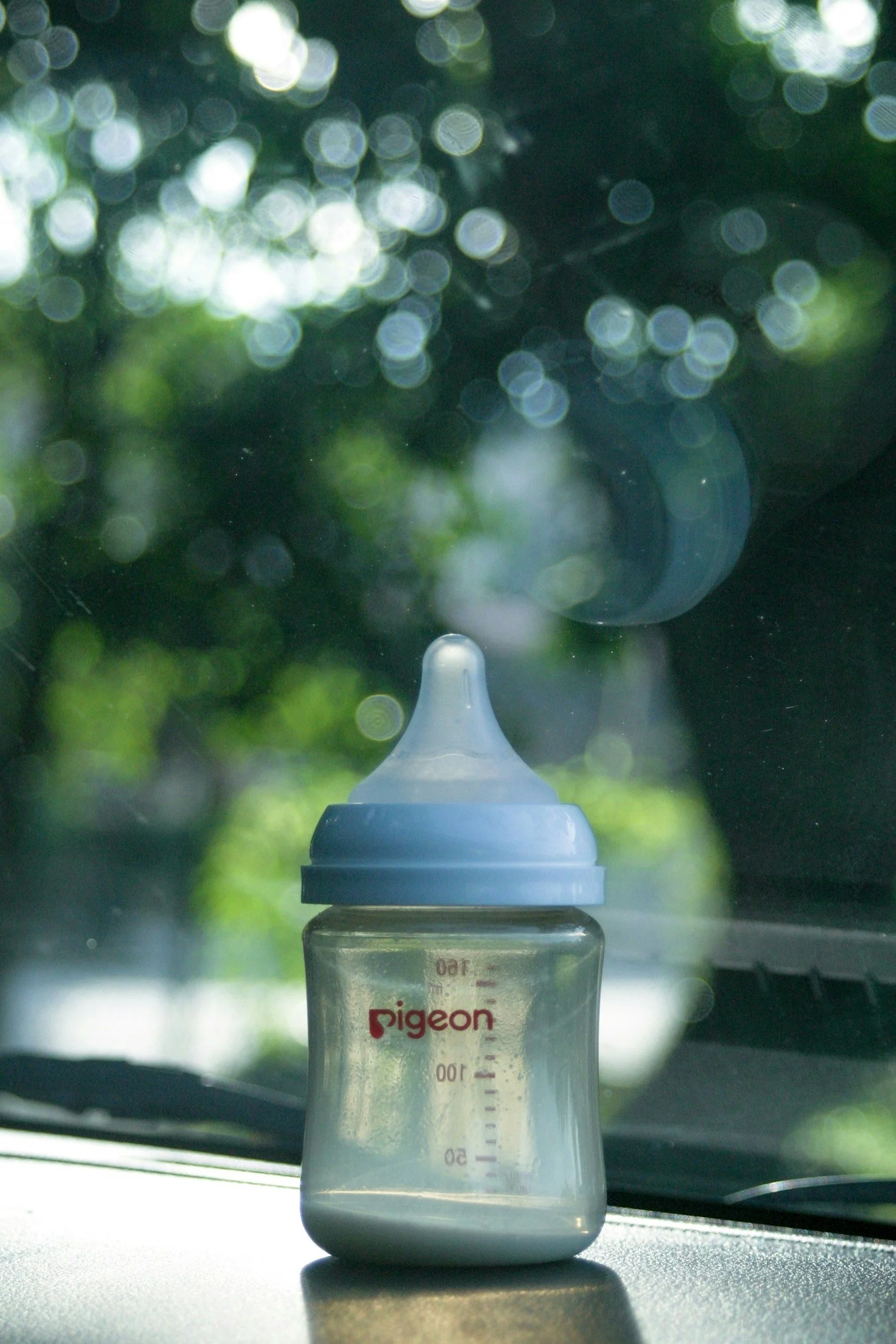 Breastfeeding and Bottles: When, Why, and How to Introduce a Bottle