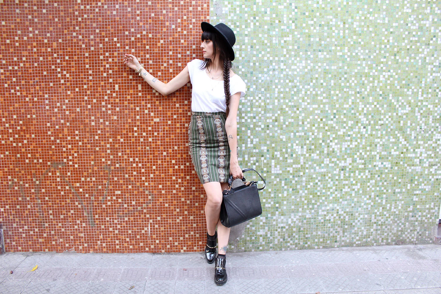 pazhalabirodriguez-fashion-blog-wool-ethnic-tube-pencil-skirt-hat-loafers-06.jpg