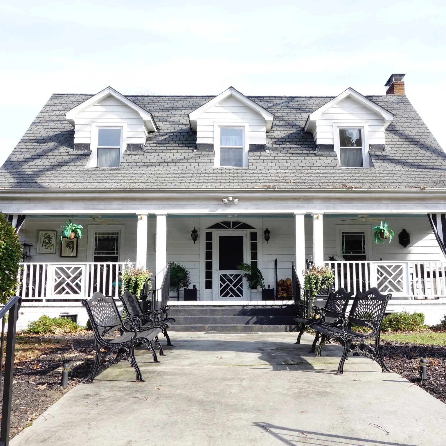 Magnolia-Inn-Front.jpg