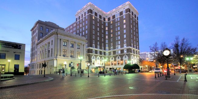 main_street_greenville_sc_lights_restaurants_evening_653.jpg