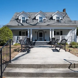 Main-House-TR-Inn-Outside.jpeg