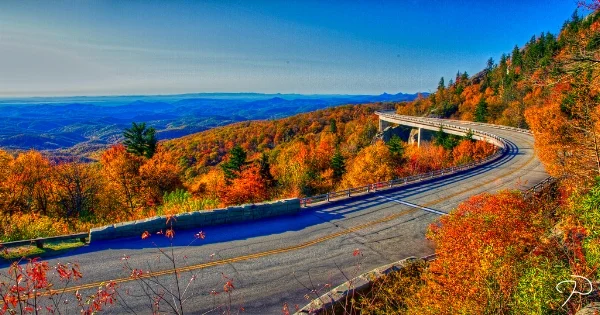 Blue Ridge Parkway. Photo credit: Jim Dollar/ viaduct panorama tm