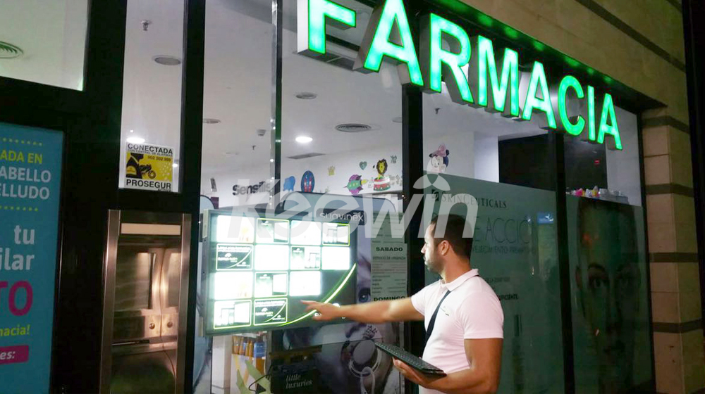 43 inch High Brightness Digital Signage - 2500nits Spain - Farmacia