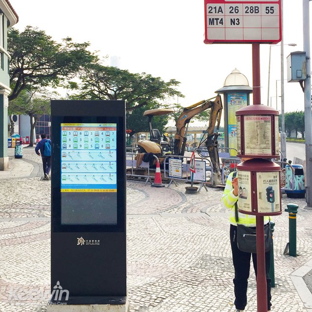 澳门43寸液晶显示公交站台广告机.jpg