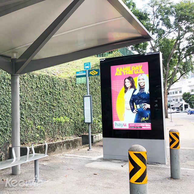 新加坡户外75寸双面液晶显示公交站台广告机.jpg