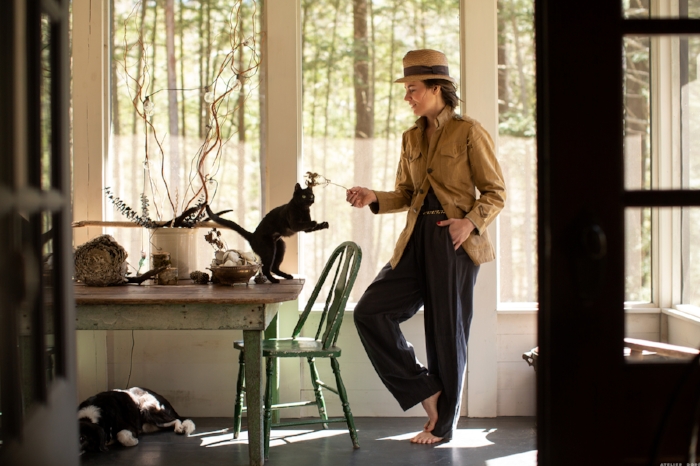 Juliette Hermant from the Atelier Dore blog. Loose layers with pockets and structure. And the hat!