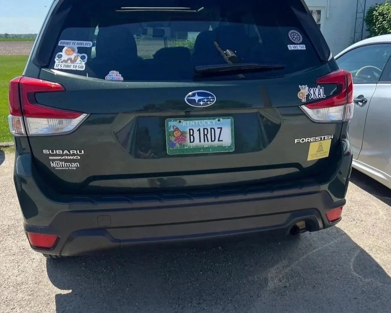 Vanity license plate reading "B1RDZ"